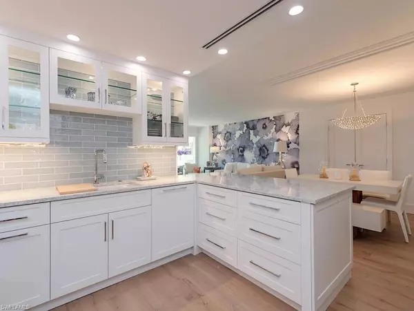 Naples, FL 34103,2401 Gulf Shore BLVD N #11