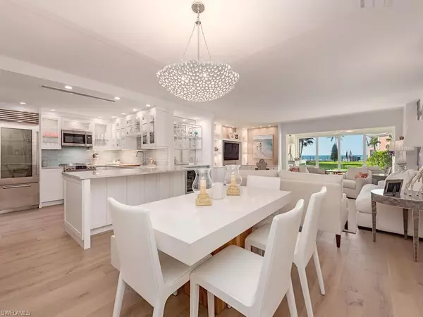 Naples, FL 34103,2401 Gulf Shore BLVD N #11