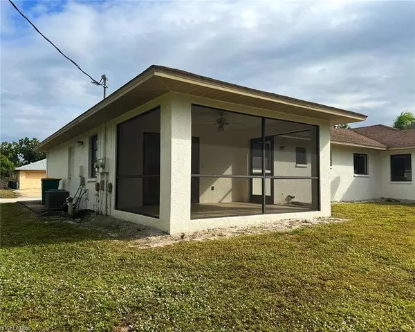 Naples, FL 34108,699 110th AVE N #Unit B