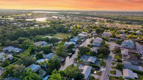 2772 Riverview DR, Naples, FL 34112