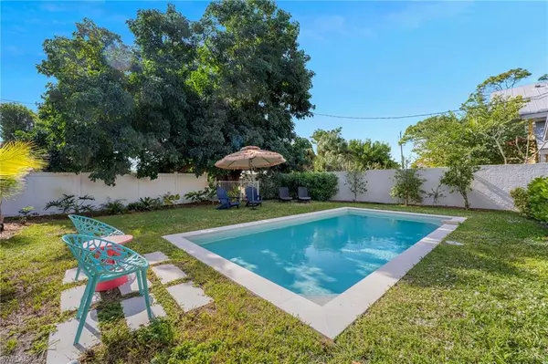 Naples, FL 34108,712 110th AVE N