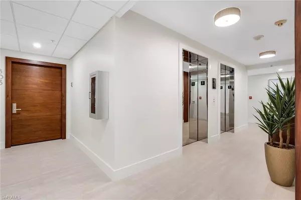 Naples, FL 34103,4901 Gulf Shore BLVD N #803