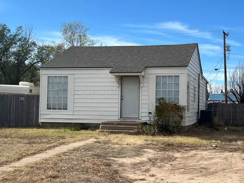 310 GREENOUGH AVE, Stinnett, TX 79083