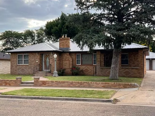 609 S Harvard ST, Perryton, TX 79070