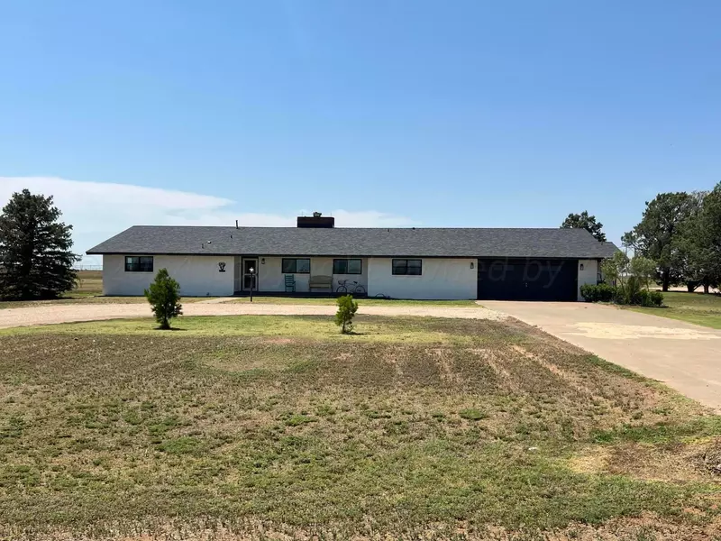 696 County Road 629, Earth, TX 79031