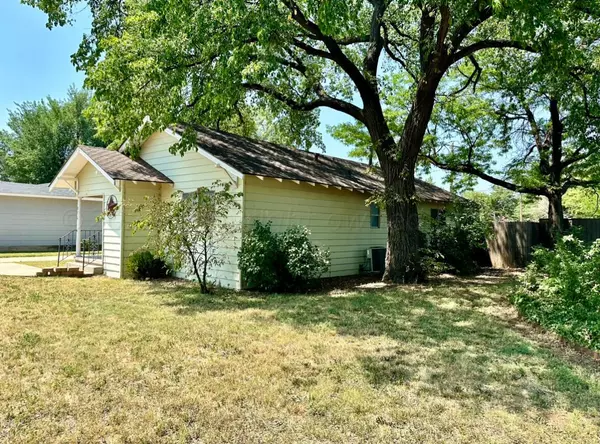 Spearman, TX 79081,216 S Barkley ST