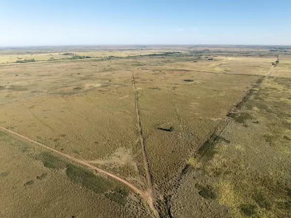 Shamrock, TX 79079,H&GN BLK 24 SEC 34 323.4 AC S/2