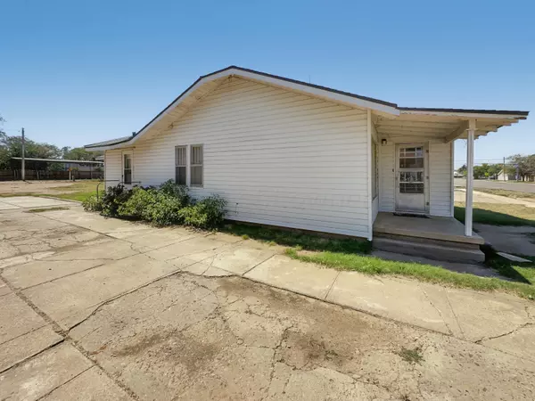 Dimmitt, TX 79027,409 W Bedford ST