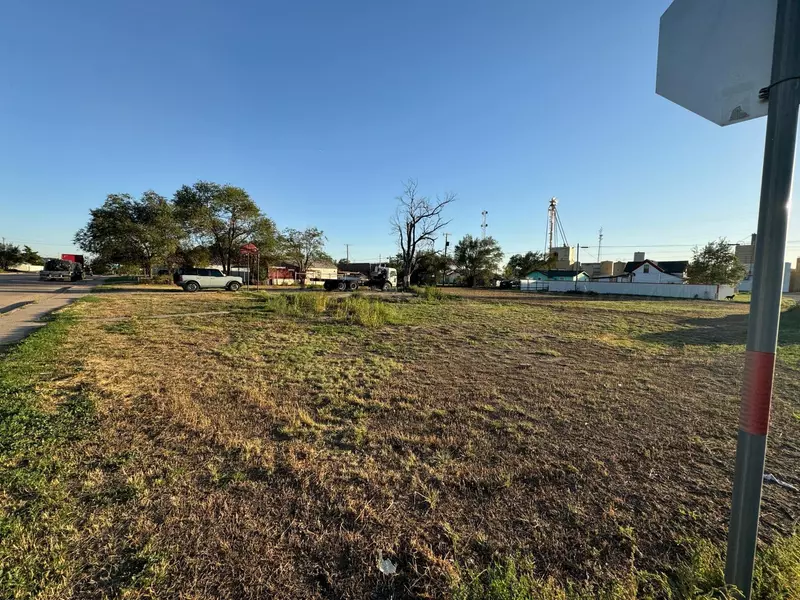 419 N Poplar ST, Stratford, TX 79084