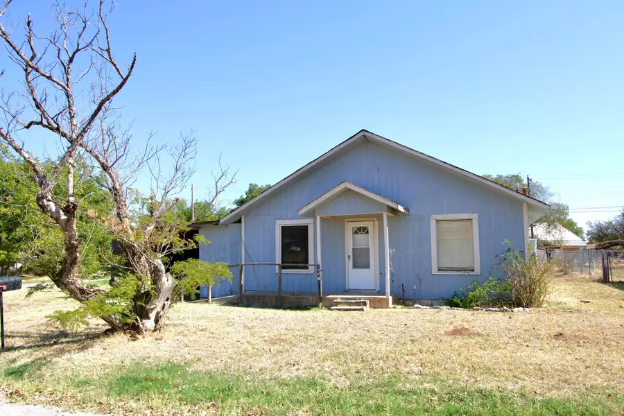 1102 Graham ST, Wellington, TX 79095