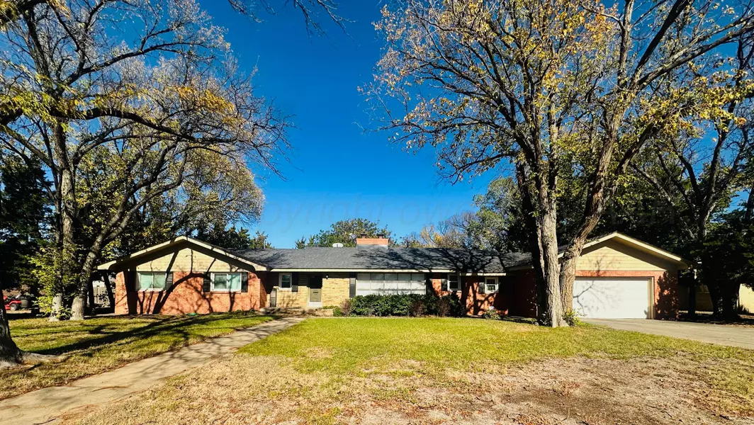 918 E 2nd ST, Dumas, TX 79029