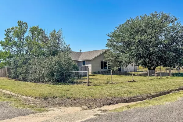 Stinnett, TX 79083,301 W 10th ST