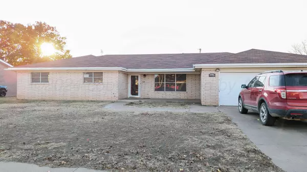 1002 AVENUE O, Sunray, TX 79086