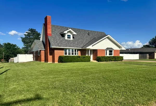 1001 S Sweetwater ST, Wheeler, TX 79096