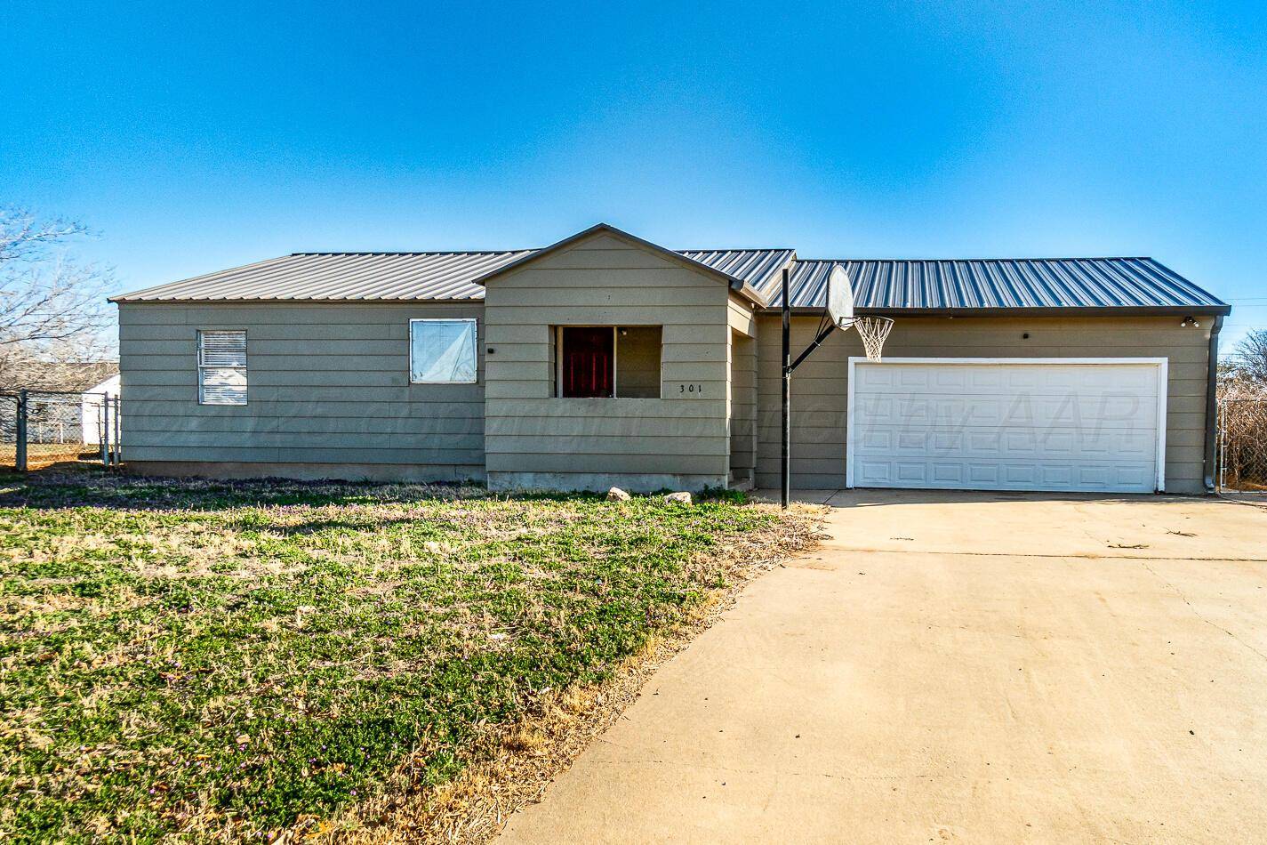 301 S Sheridan AVE, Fritch, TX 79036