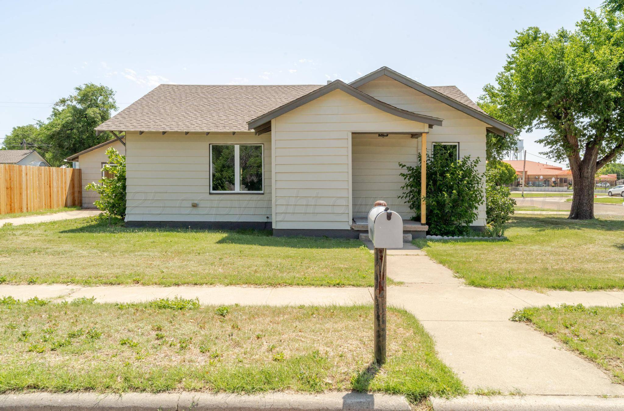 1223 Keeler AVE, Dalhart, TX 79022