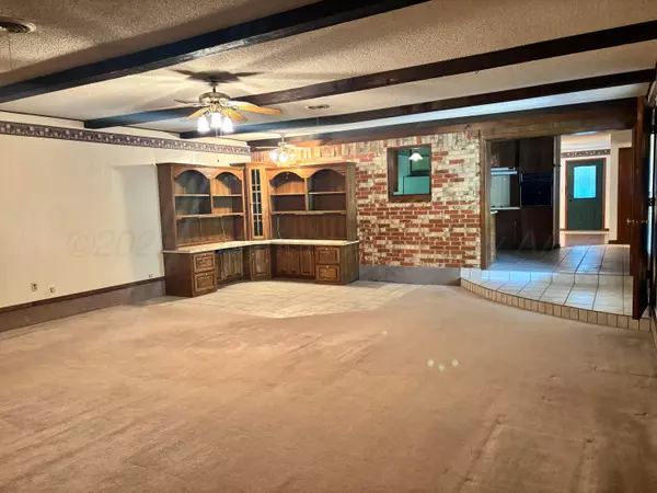 Spearman, TX 79081,716 Collier DR