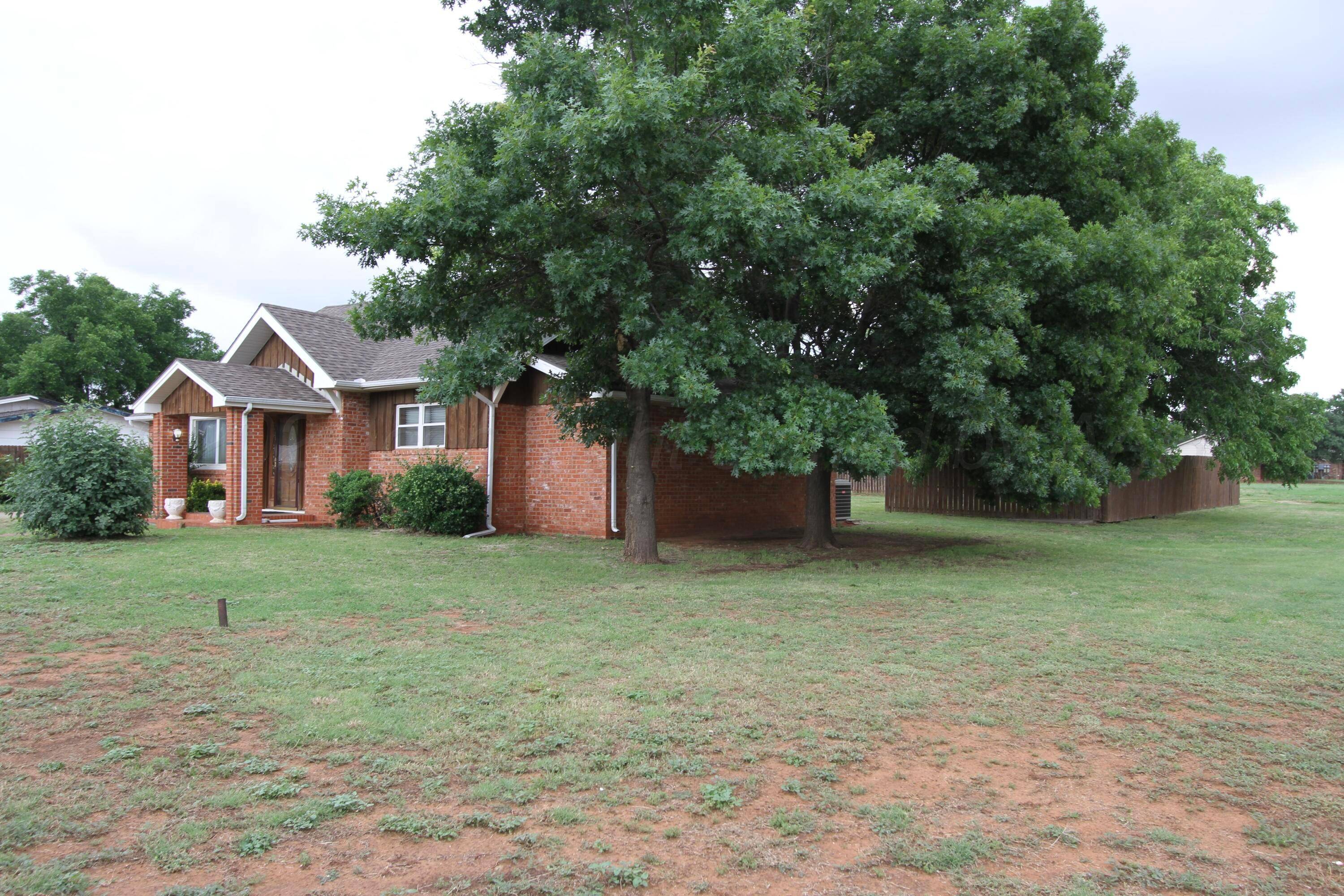 Childress, TX 79201,1702 NW Ave I
