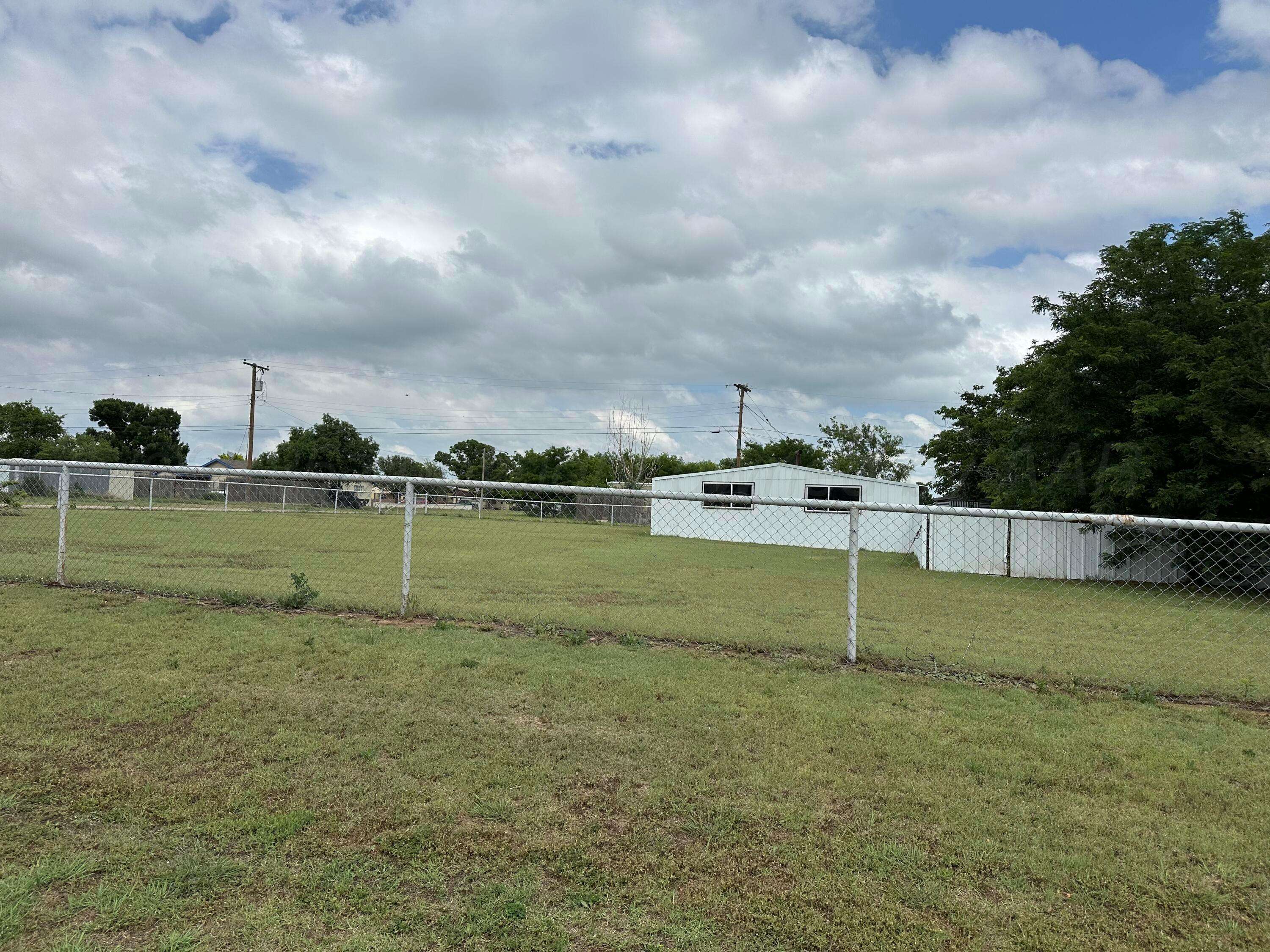 Stinnett, TX 79083,407 Farmer AVE