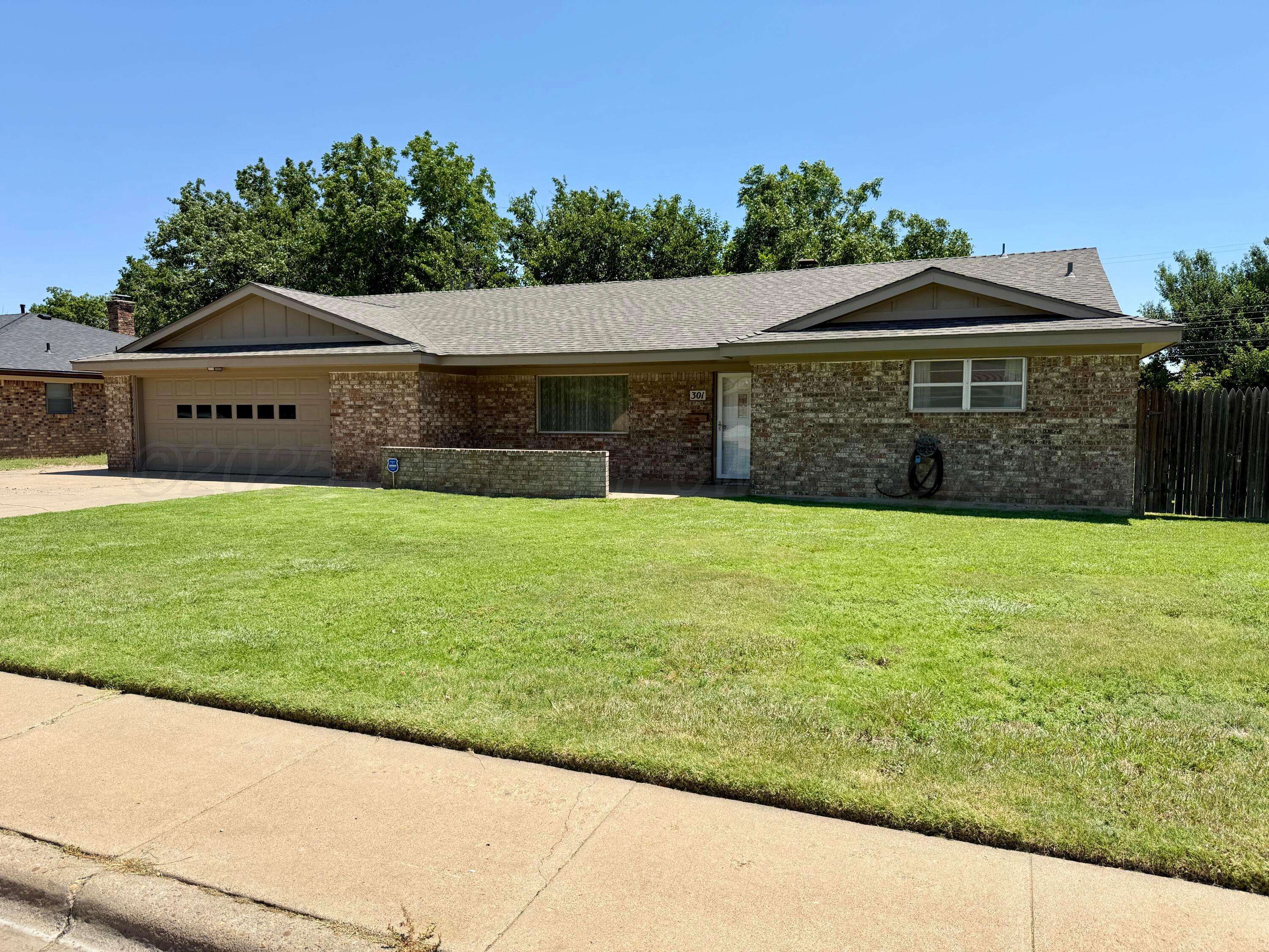 301 Phillips DR, Dumas, TX 79029
