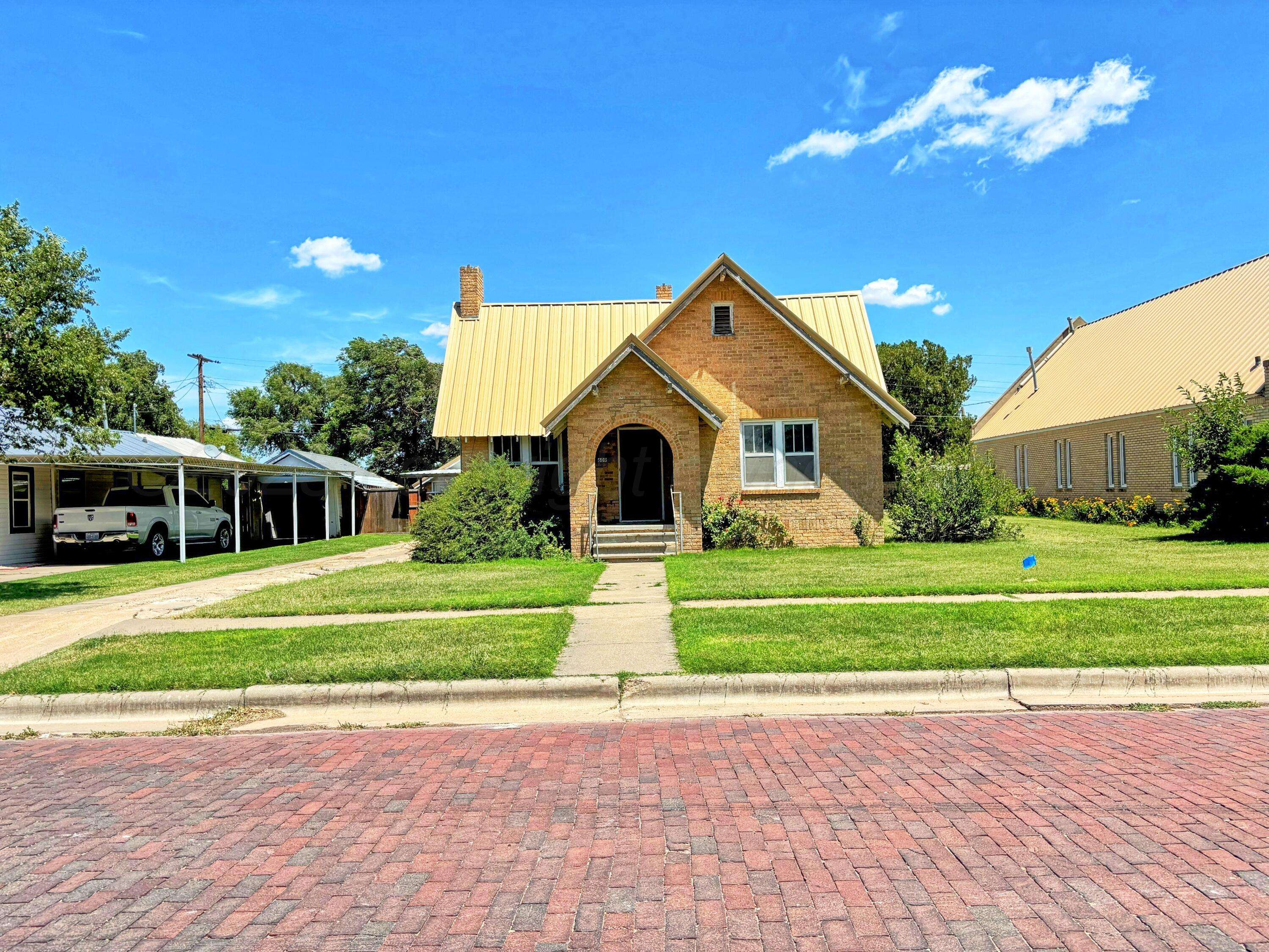 609 S Grinnell ST, Perryton, TX 79070