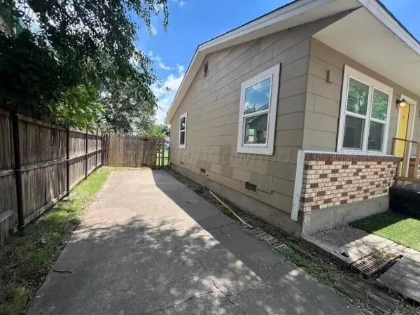 Dumas, TX 79029,216 PEACH AVE