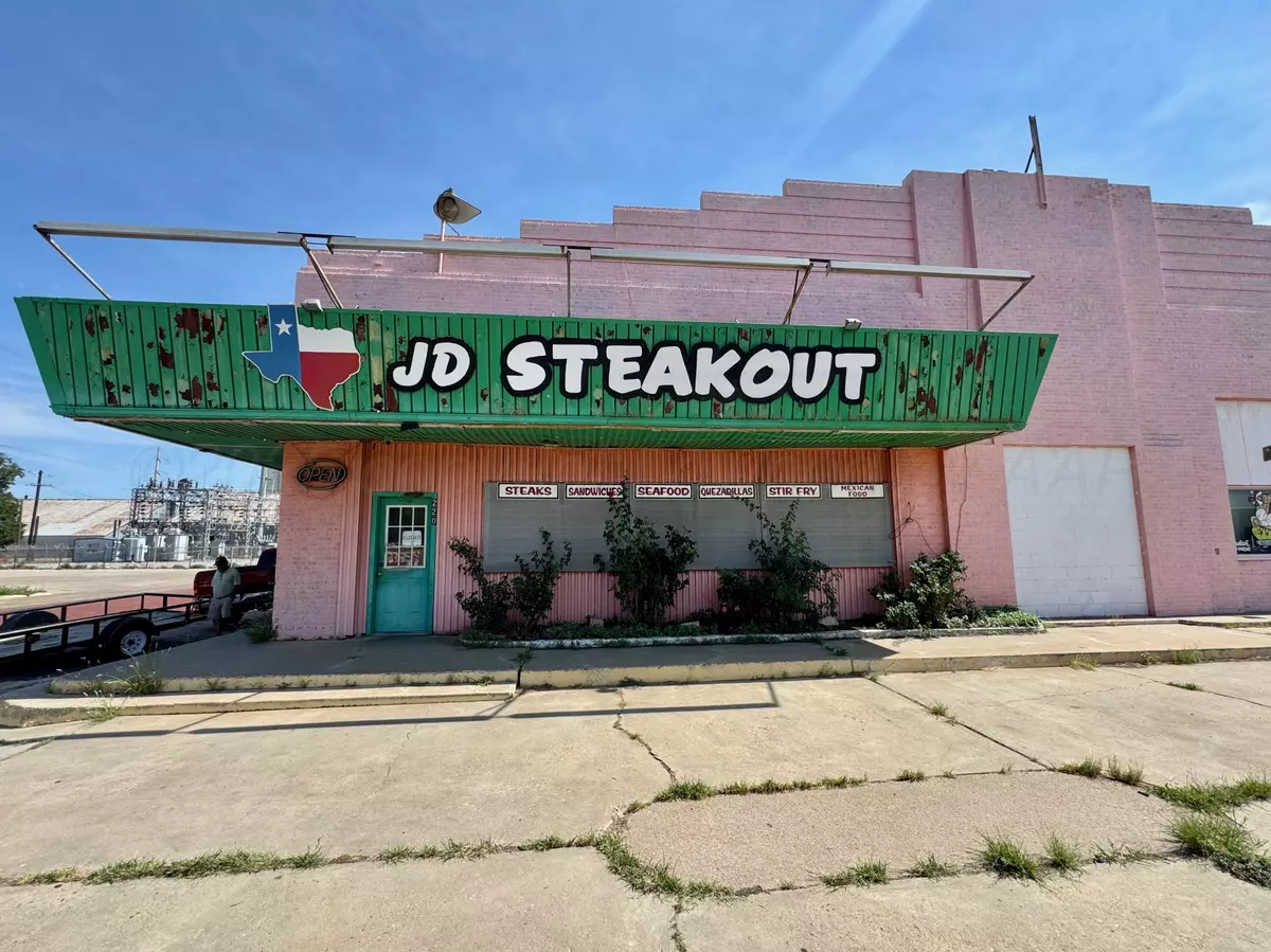 Clarendon, TX 79226,210 W 2nd ST