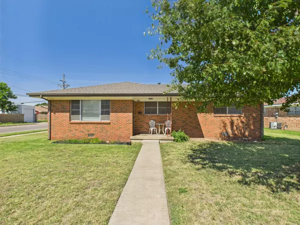 1901 N Zimmers ST, Pampa, TX 79065