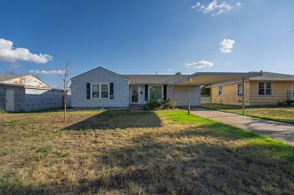 12 Houston RD, Tulia, TX 79088