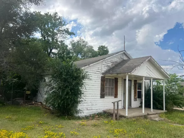 Stinnett, TX 79083,912 S Mackenzie AVE