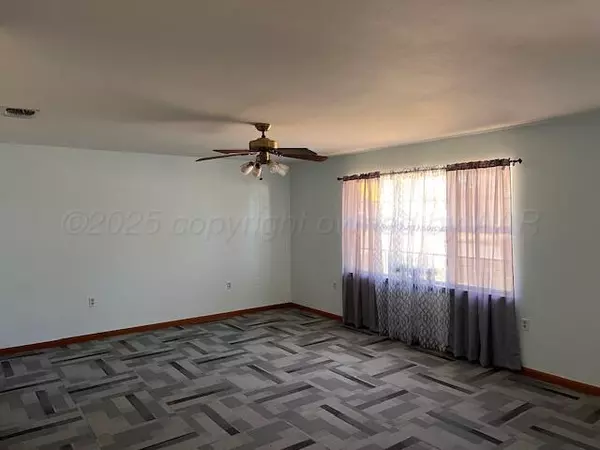 Perryton, TX 79070,1518 S Drake ST