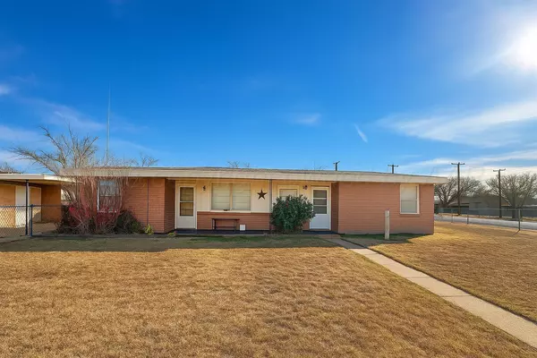 300 N Briscoe AVE, Tulia, TX 07908