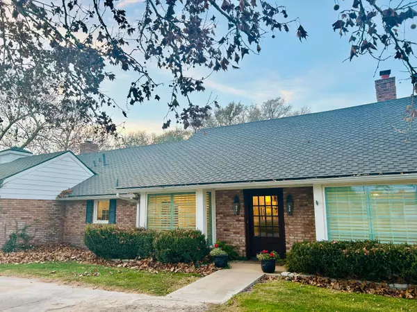 201 E Fourth ST, Higgins, TX 79046