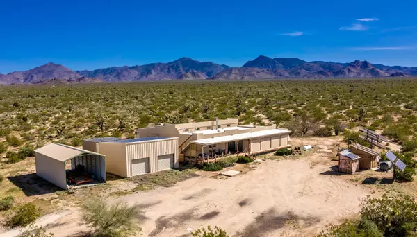 19180 S Tom Mix Rd, Yucca, AZ 86438