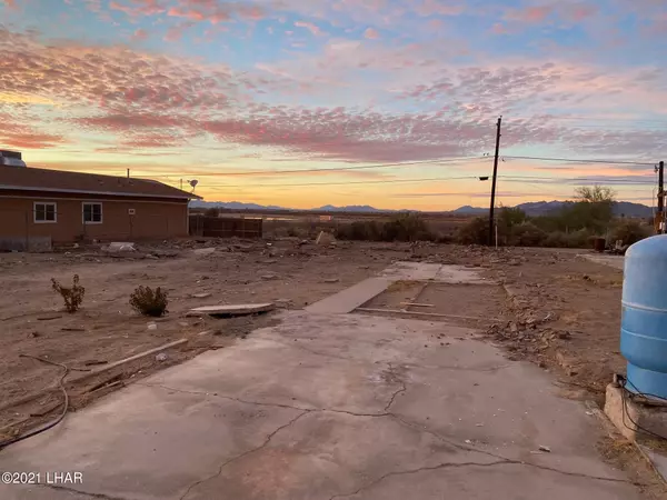 49794 Riverview Rd, Ehrenberg, AZ 85334