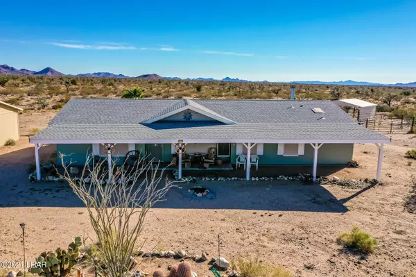 7190 E Red Barrel Rd, Yucca, AZ 86438