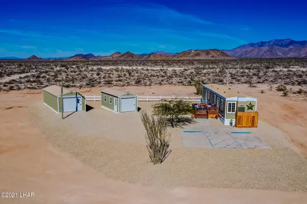 13990 S Dateland Rd, Yucca, AZ 86438