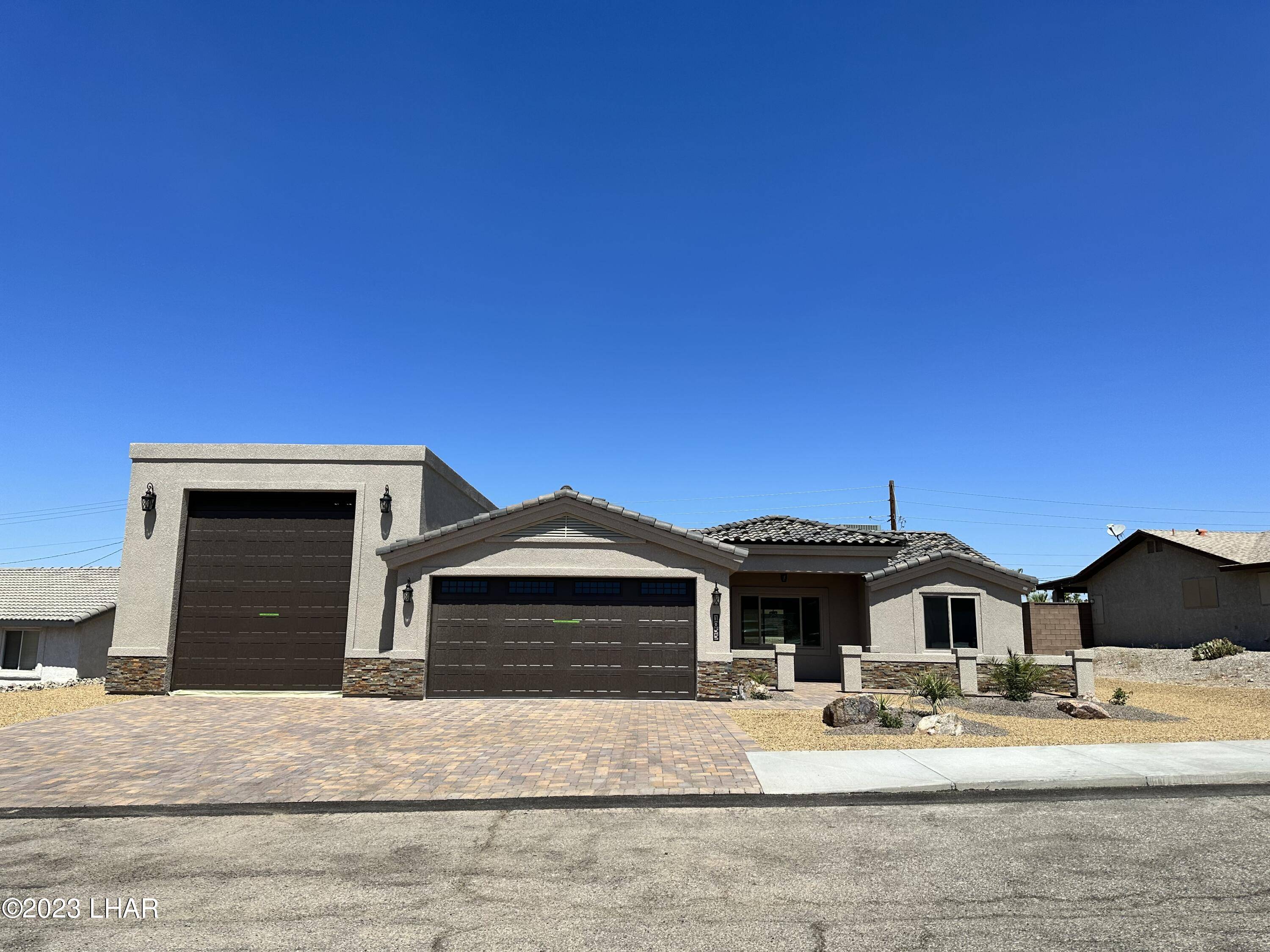 1055 Rolling Hills Dr, Lake Havasu City, AZ 86406