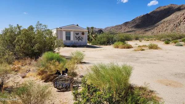 11989 Howard Rd, Yucca, AZ 86438