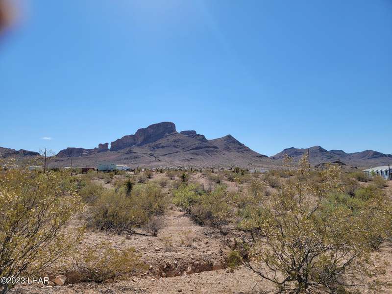 1533 Glenbar Rd, Golden Valley, AZ 86413