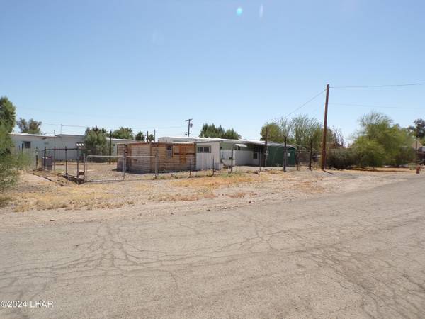 44032 Main St, Bouse, AZ 85325