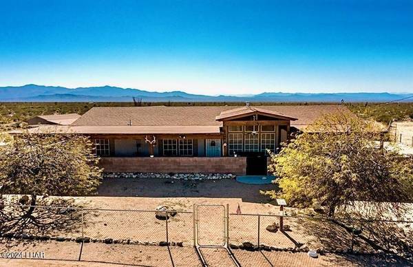 15405 S Custer Rd, Yucca, AZ 86438