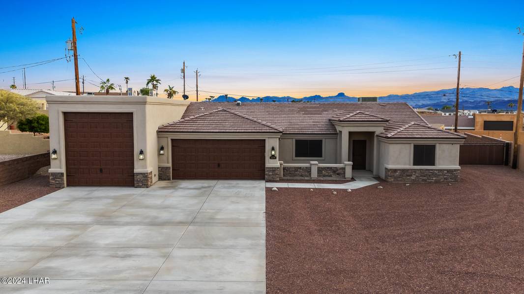 2236 Rainbow Ave N, Lake Havasu City, AZ 86403