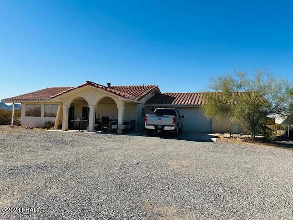 42796 La Posa Rd, Bouse, AZ 85325