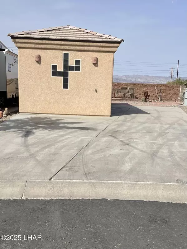 1905 Victoria Farms Rd #27, Lake Havasu City, AZ 86404