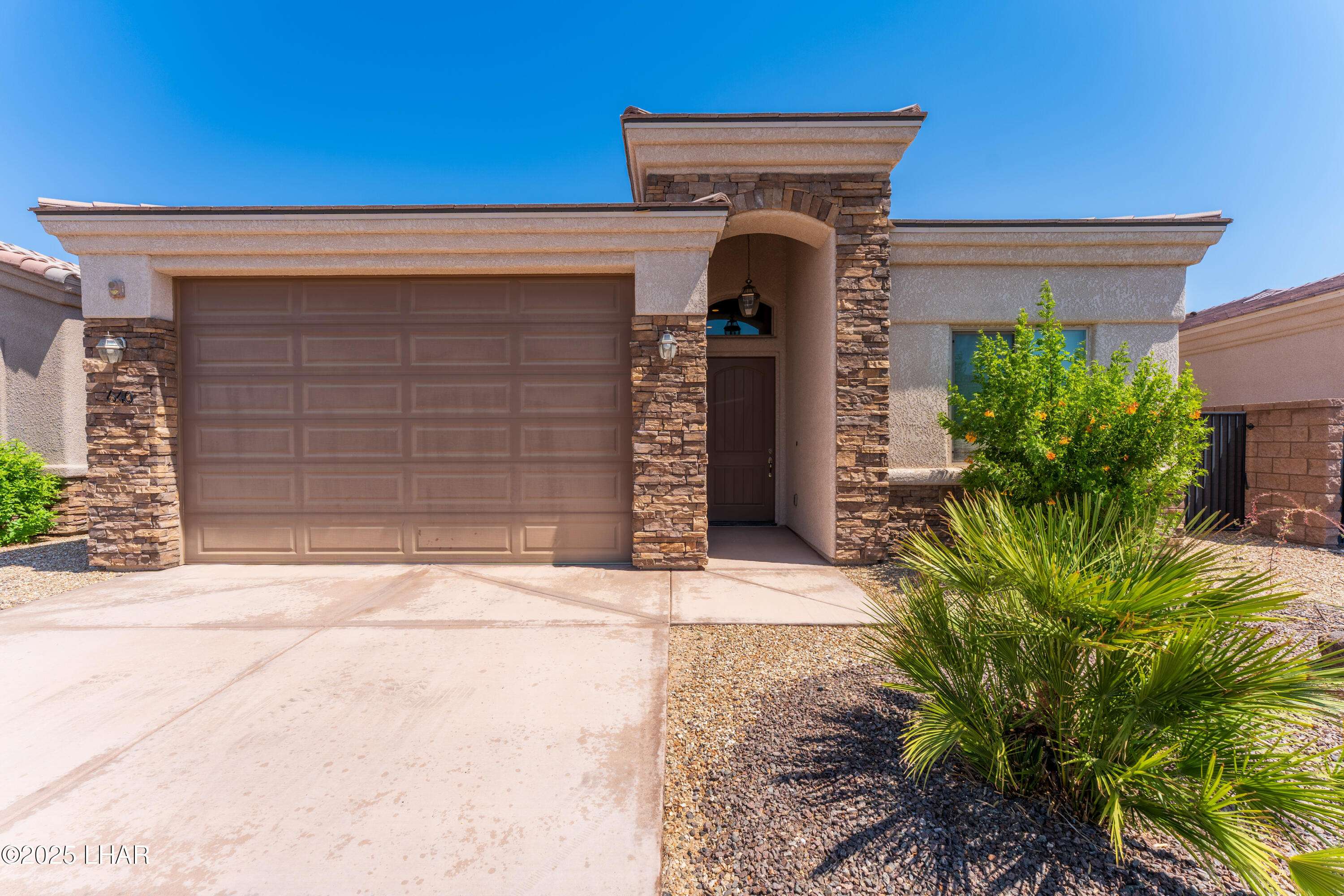 640 Grand Island Dr, Lake Havasu City, AZ 86403