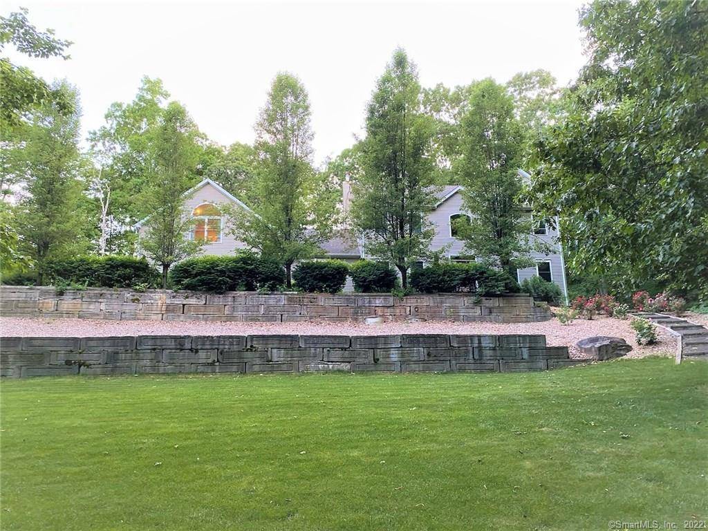 44 Tuttle Court, Bethany, CT 06524