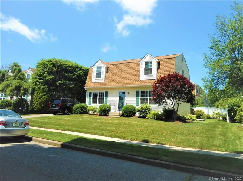 36 Lamplight Lane, Milford, CT 06460