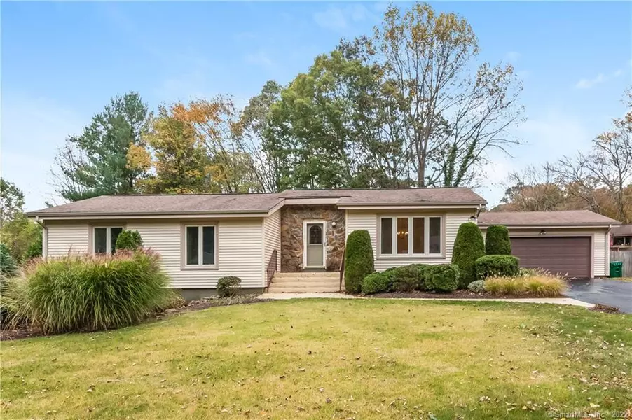 3 Twin Lakes Drive, Waterford, CT 06385