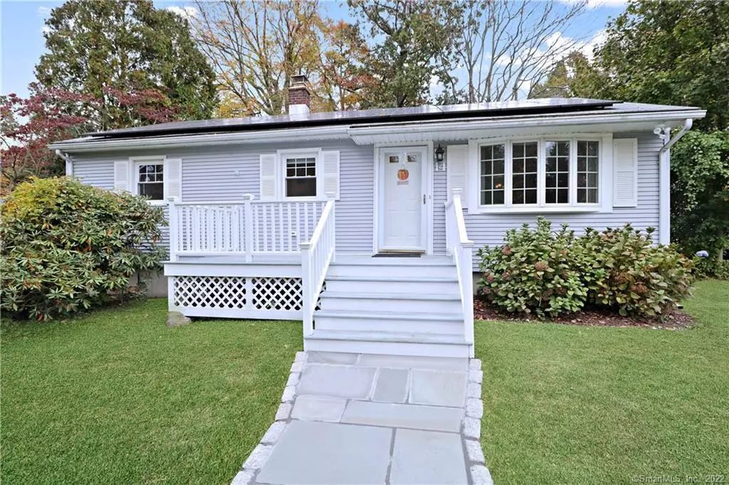 Fairfield, CT 06824,14 Greenbriar Circle